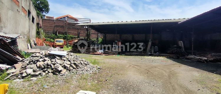 Warehouse for sale on Jl. Kedungmundu Raya, near Semarang toll access. 1
