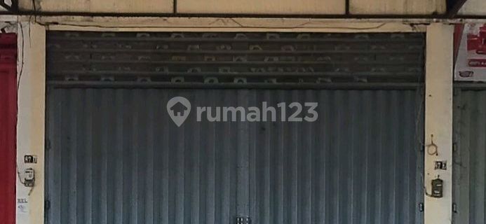 Ready-to-Live-in Shop House by the Road in a Prime Location 1