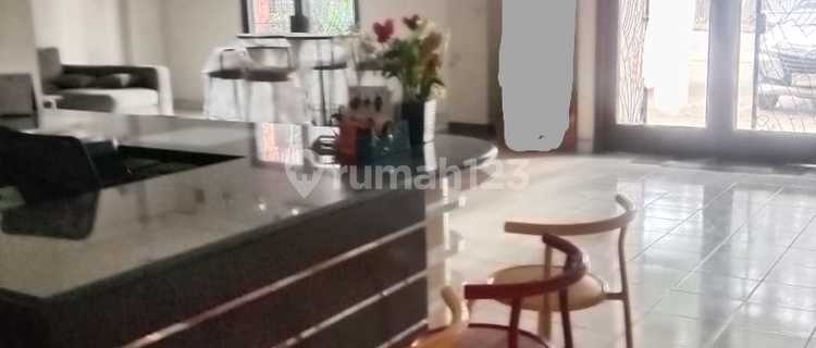 Cheap Sale of 3 Adjacent Shophouses by the Roadside in Central Bogor 1