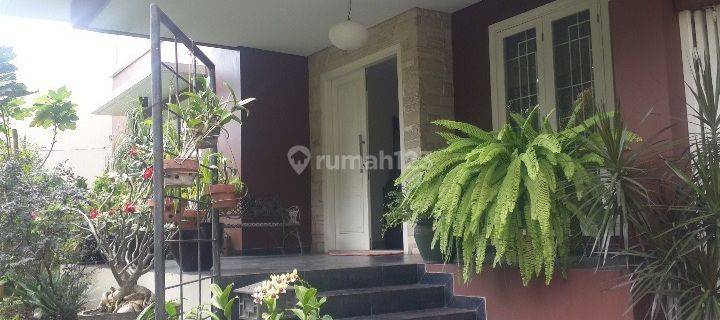 Rumah Mewah Tanah Luas Semi Furnished di Menteng Bintaro 1