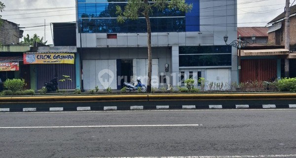 Business Opportunity for a 2-Story Shop House, Close to Bantul Square 1