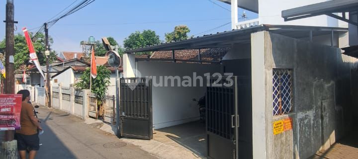 8 bedroom boarding house near Malioboro, Yogyakarta city 1