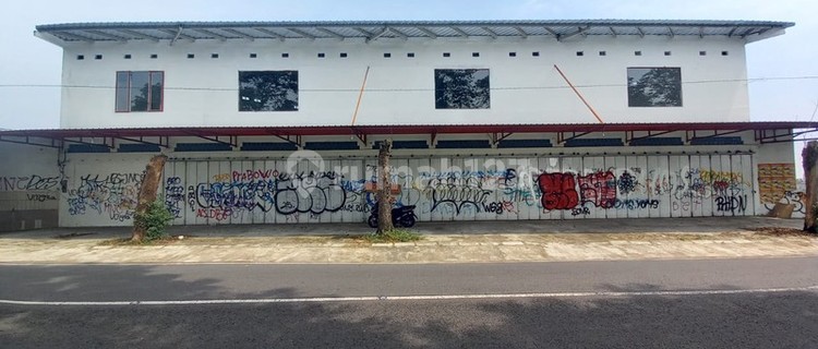 For Rent Strategic 2-Story Shop House in Bantul City Center, Spacious Area, Close to Public Facilities & Easy Access. 1