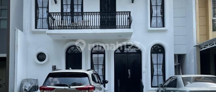 New American Classic Building House in Delatinos BSD 1