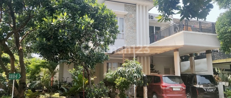House with Legal Front Park on Main Boulevard Street, Sevilla Cluster, BSD City. 1