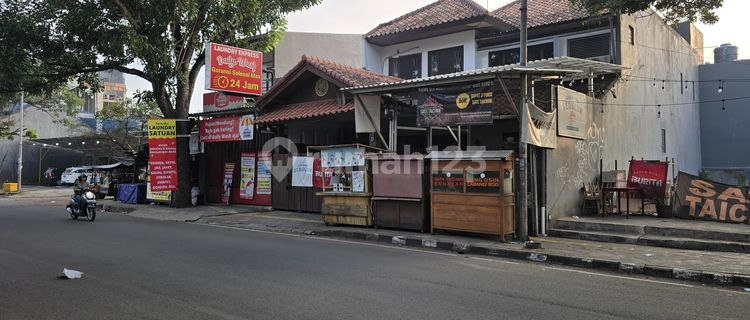 House on Kencana Loka Road, BSD, in a row with Granada, in front of Crysant Park, suitable for business and office. 1