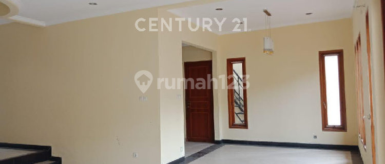 2 Story Beverly Golf House Ready to Live In Strategic Location Lippo Village 1