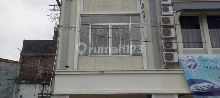 4-Storey Ruko Cheap Strategic in City Center. Quick Sale. Suitable for Offices, Restaurants, Boarding Houses, and Cafes. 1