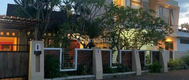 Dijual rumah mewah lantai 2 area singapadu 1