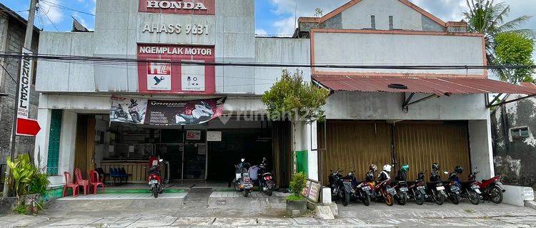 Ruko 2 lantai dengan tanah luas di tepi jalan Wedomartani  1