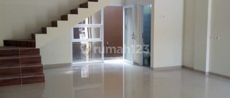 Disewakan / Dijual Ruko 2 Lantai Daerah Arcamanik Bandung 1