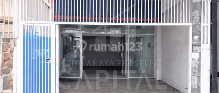 3-Story Shophouse Main Road Pasteur Bandung Strategic Location Edge of a Wide and Premium Road 1