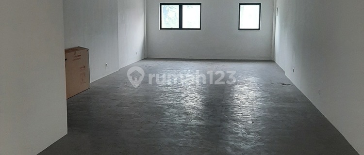 3-story shop house, size 4.5x15.5m in BSD, nice and clean, ready to use 1