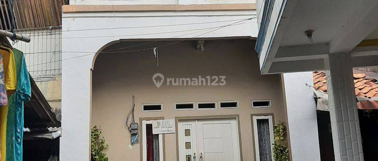 Rumah 2lt didlm Gang Kemanggisan.  1