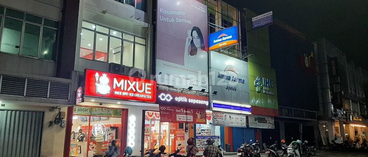 Nice 2.5-story shop house at Golden Vienna BSD near techno 1