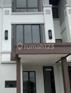 New 3-story Daisan house in Lavon 3 SwanCity 1