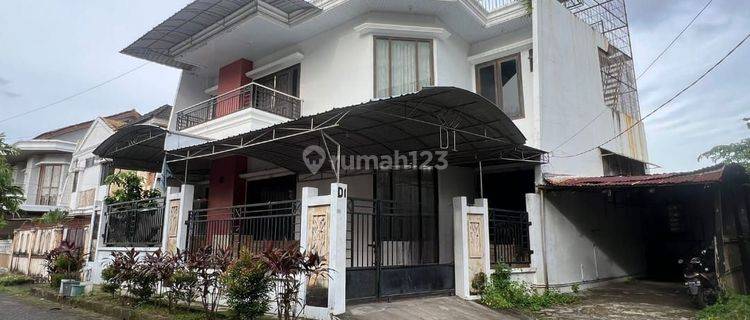 Disewakan rumah dekat Mall MP di Jl. Boulevard, komp Nusa Indah, Panakukkang Makassar (rd) 1