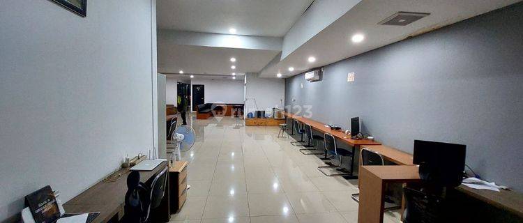 Kantor Di Pinggir Jalan Utama Sayap Dago  1