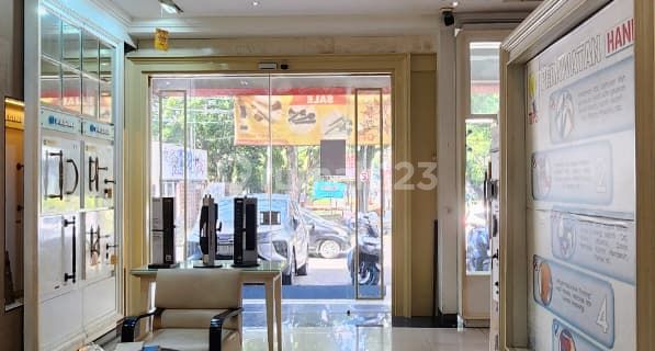 Ready-to-Occupy Shop House - Strategic Location near Station and Pasirkaliki Area 1