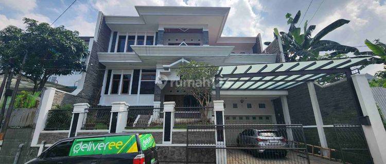 Disewakan Rumah Besar Sayap Pasteur jalan Babakan Jeruk  1