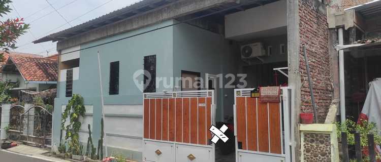 Active Girls Boarding House for Sale in Pamularsih 1