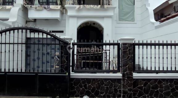 Rumah  Asri Sejuk siap pakai di pusat kota jakarta pusat di Cempaka putih Jakarta Pusat  1