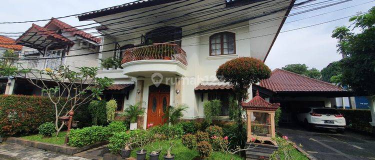 Rumah Konsep Mediterranean Classic Nuansa Asri Di Pejaten 1