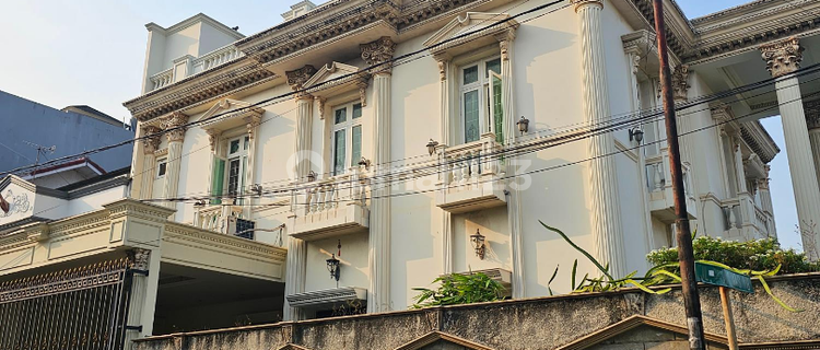 Rumah Mewah Besar Siap Huni di Perumahan Pulomas 1