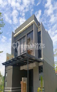 For Sale: Two-Story Luxury House in Tanjung Bunga, Makassar 1