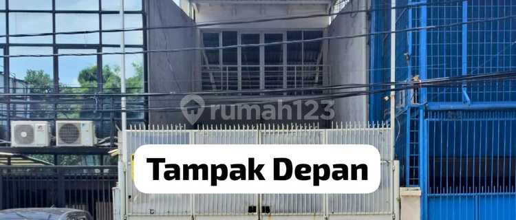 Shop house in Pluit, 3 1/2 floors, certified title, nice, neat, well-maintained, vacant, ready to occupy. 1