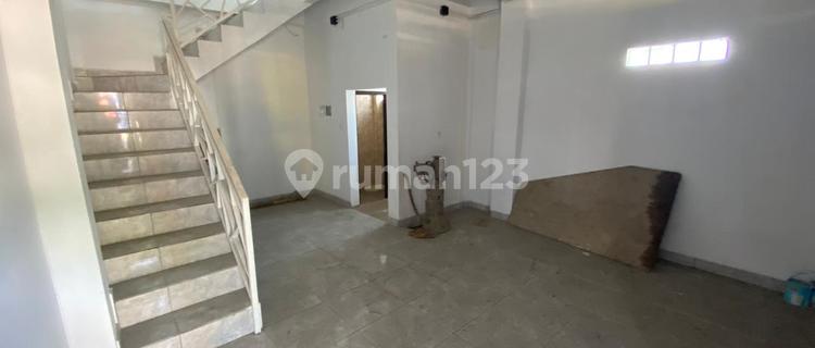 For rent, a newly renovated shop house in the Cibaligo area, Jl. Cihanjuang 1