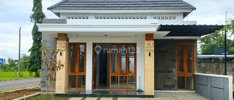 Rumah Baru Tropis Modern Jogja Dekat Ponpes 1