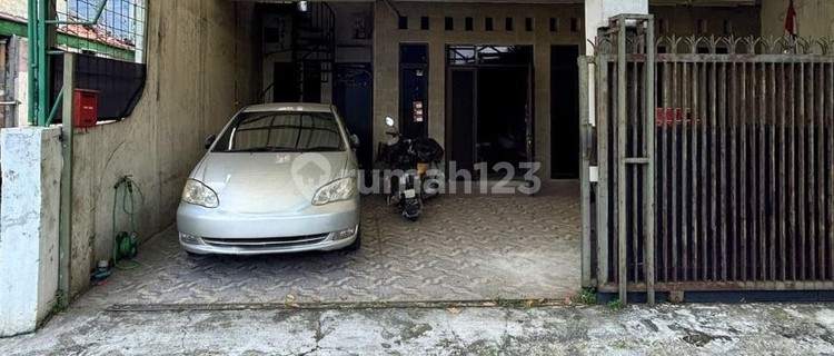 Ready-to-Occupy Flood-Free Strategic House in Tebet Timur, South Jakarta 1