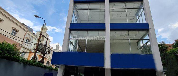 Gedung 3 Lantai Disewakan Jalan Tendean 1