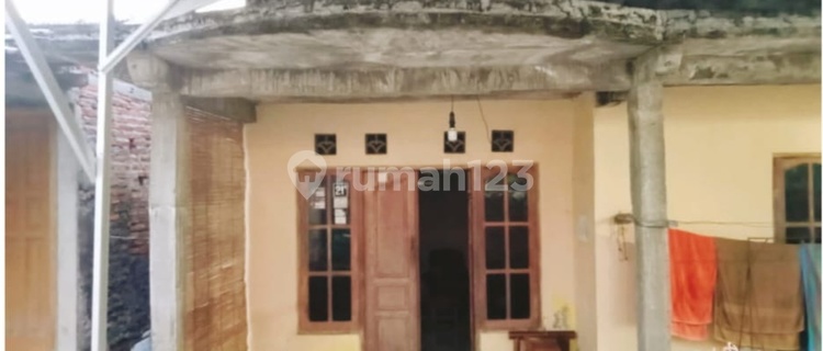 For Quick Sale: House with SHM Certificate in Syuhada Pedurungan, Car Accessible to Location 1