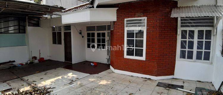 Rumah lama hitung tanah di area Kedoya, Jakarta Barat  1