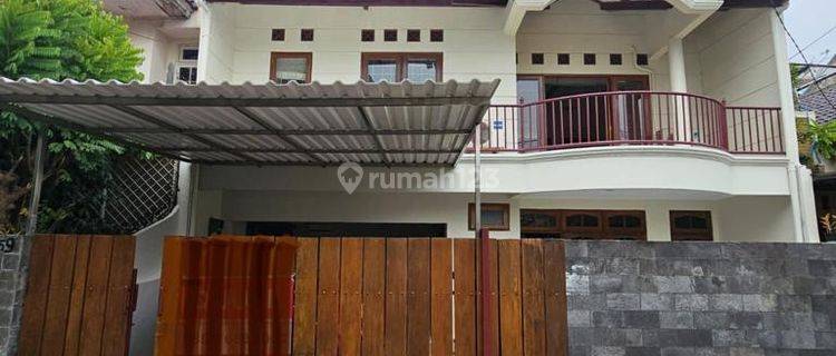 Disewakan Rumah 2 Lantai, Semi Furnished, di Jl. Mampang Prapatan 1