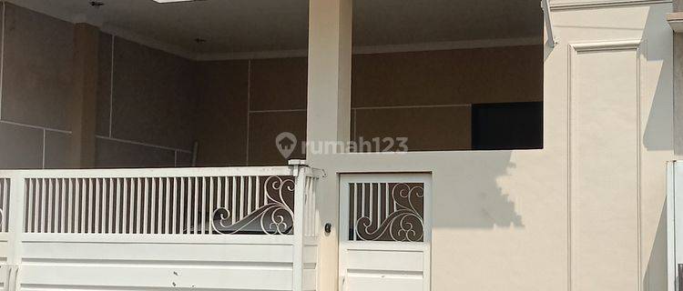 Rumah Mewah Kolam Renang Rooftop 2,5 Lantai di Pandanwangi Sulfat 1