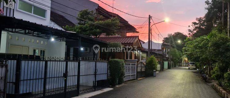 Rumah furnish 2 lantai di Taman Buaran Indah Jakarta Timur 1