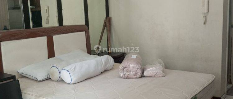 Disewa studio Apartemen Royal Medit Full Furnish Lantai Rendah 1