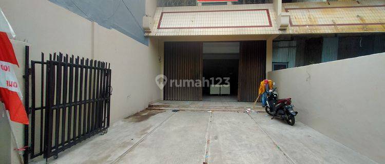 Ruko 2½ Lt diJl Raya Jatiwaringin Pondok Gede Bekasi 1