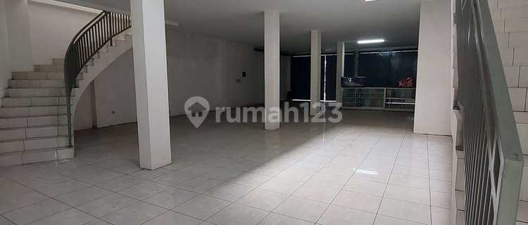 FOR RENT SHOPHOUSE ON JL RAYA LEMBANG MAINROAD 1