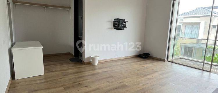 Rumah 2 Lantai Bagus Semi Furnished di Golf Island Pik, Uk. 8x20m 1