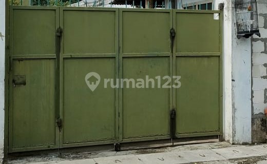 Gudang dan Katontor di Tengah Kota Surabaya 1