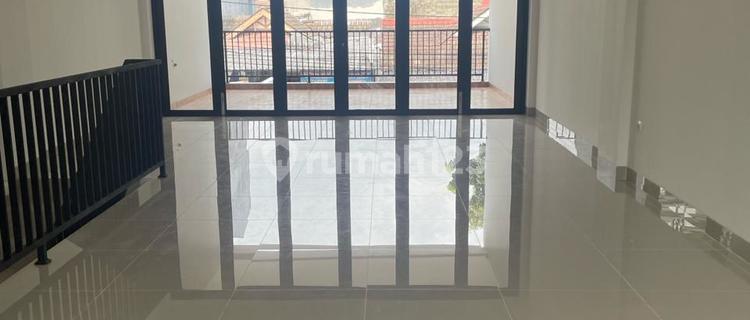 FOR SALE THREE-STORY SHOPHOUSE READY TO USE STRATEGIC LOCATION BSD Griya Loka, Tangerang 1