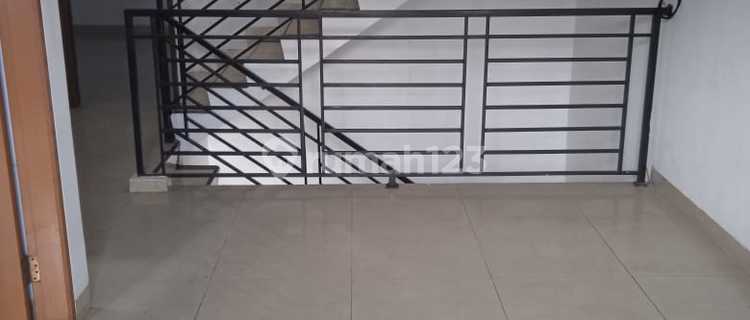 An 7 Disewakan Rumah 3 Lantai Tomang Jakbar 1