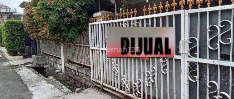 Dijual rumah pondok bambu jakarta timur 1