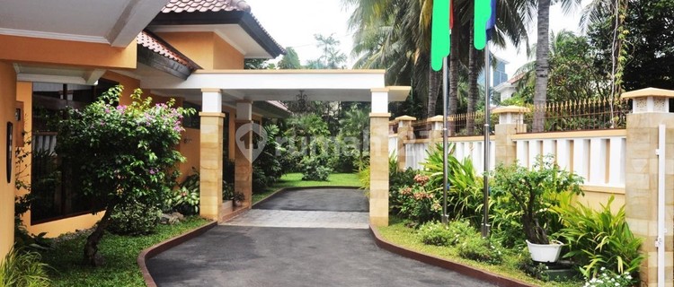 For Rent Nice House 2 Gates Strategic Location in Patra Kuningan 1