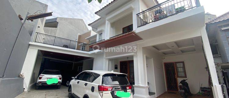 Dijual Rumah Modern Klasik di Cibubur Kondisi Siap Huni 1