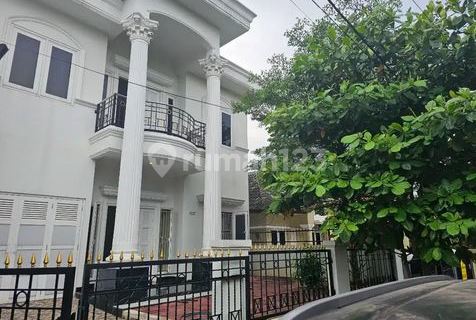 Disewakan Rumah Siap Huni Furnished Konsep Klasik di Cibubur 1